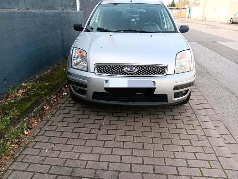 Silber Gebraucht 2003 Ford Fusion Limousine | 3.800 € (Fairer Preis) - Bild 1/4