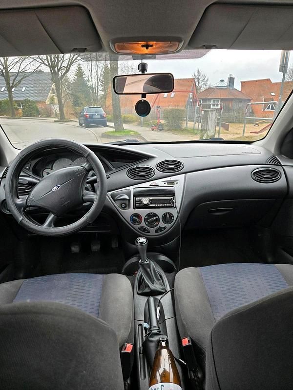 Gebraucht Ford Focus 100 PS (73 kW) 2002 Silber Kleinwagen