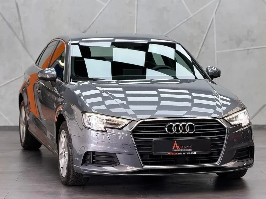 Gebraucht Audi A3 Basis 150 PS (110 kW) 2019 Grau Limousine