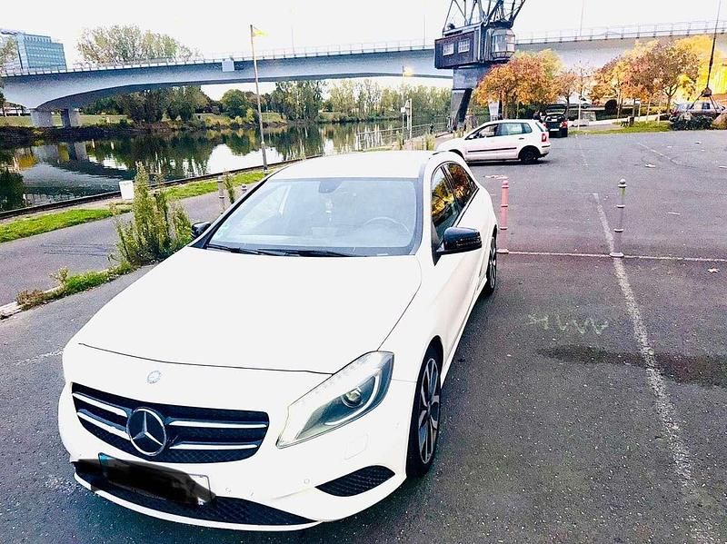 Gebraucht Mercedes A180 Progressive 136 PS (100 kW) 2012 Limousine