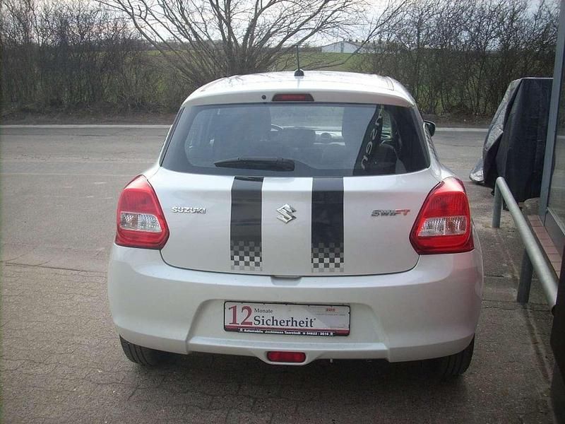 Gebraucht Suzuki Swift Basic 90 PS (66 kW) 2019 Pearl white Kleinwagen