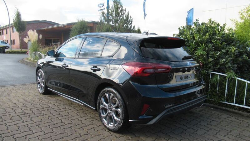 Gebraucht Ford Focus ST-Line 155 PS (114 kW) 2022 Schwarz Limousine