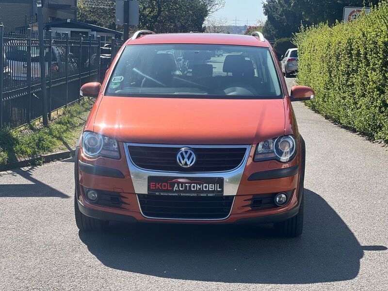 Rot Gebraucht 2008 VW Touran Cross Van / Kleinbus | 3.995 € (Guter Preis) - Bild 1/4