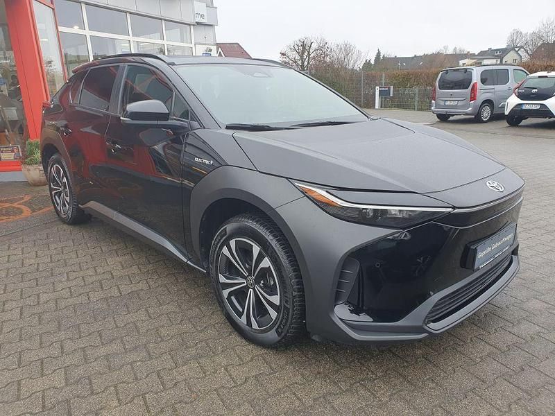 Gebraucht Toyota bZ4X Basis 150 kW (204 PS) 2023 Onyxschwarz SUV