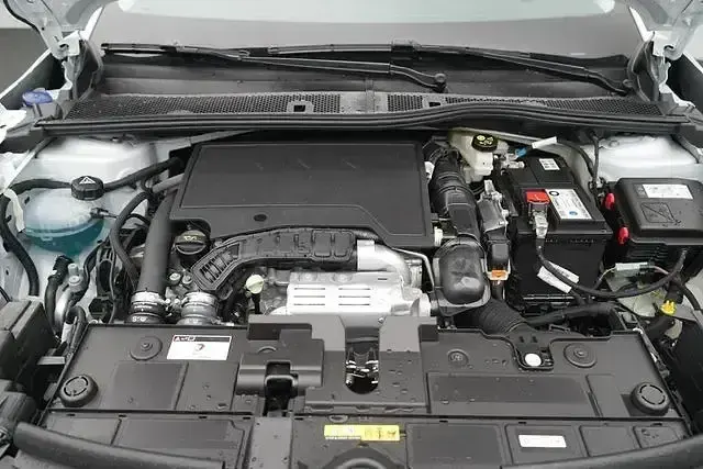Gebraucht Citroën C4 PureTech 131 PS (96 kW) 2023 Weiß SUV