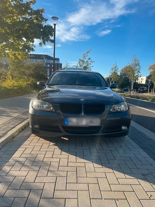 Grau Gebraucht 2008 BMW 320 Kombi | 4.800 € (Fairer Preis) - Bild 1/4