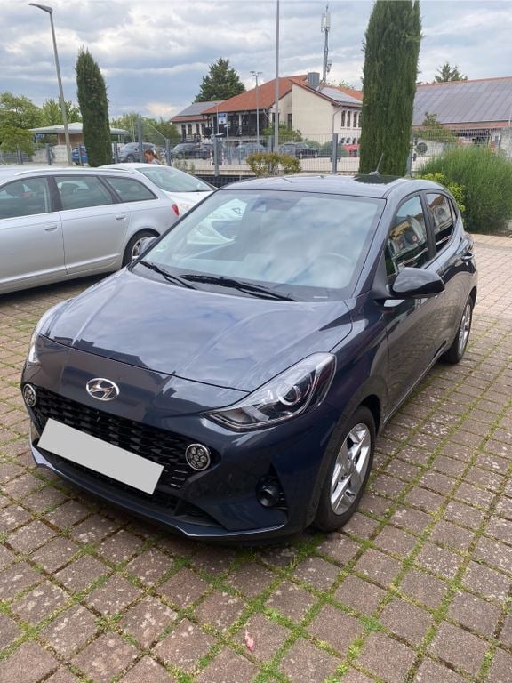 Grau Gebraucht 2023 Hyundai i10 GO! Kleinwagen | 12.790 € (Superpreis) - Bild 1/4