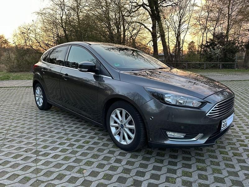Gebraucht Ford Focus Titanium 101 PS (74 kW) 2015 Grau Limousine
