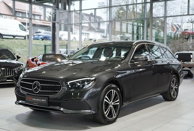 Gebraucht Mercedes E220 Avantgarde 200 PS (147 kW) 2023 Grau Kombi