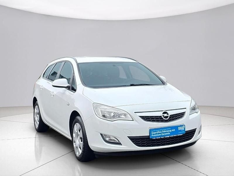 Gebraucht Opel Astra Selection 120 PS (88 kW) 2012 Weiß Kombi