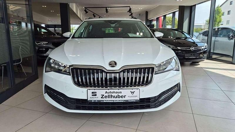 Gebraucht Skoda Superb 150 PS (110 kW) 2022 Weiß Kombi