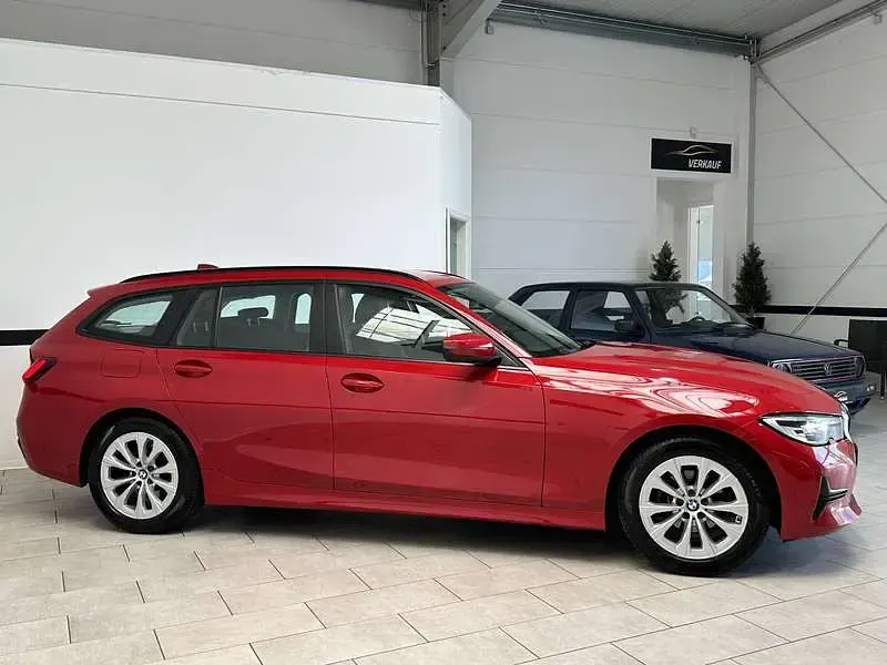 Gebraucht BMW 318 Advantage 150 PS (110 kW) 2022 Rot Kombi
