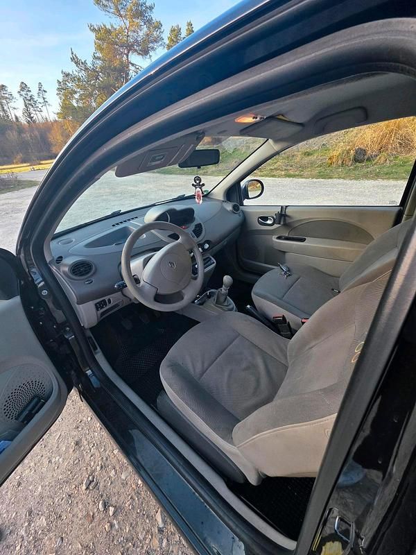 Second-hand Renault Twingo 75 CP (55 kW) 2009 Negru Hatchback