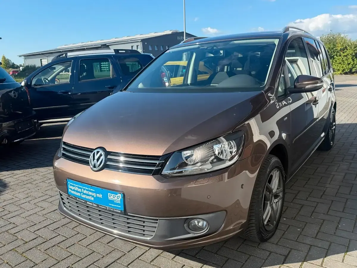 Gebraucht VW Touran Edition 105 PS (77 kW) 2014 Braun Van / Kleinbus