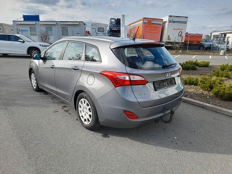 Gebraucht Hyundai i30 Style 135 PS (99 kW) 2014 Grau Limousine