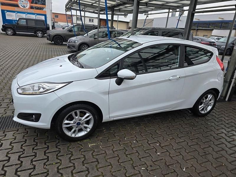 Weiß Gebraucht 2015 Ford Fiesta SYNC Edition Kleinwagen | 4.999 € (Fairer Preis) - Bild 1/4