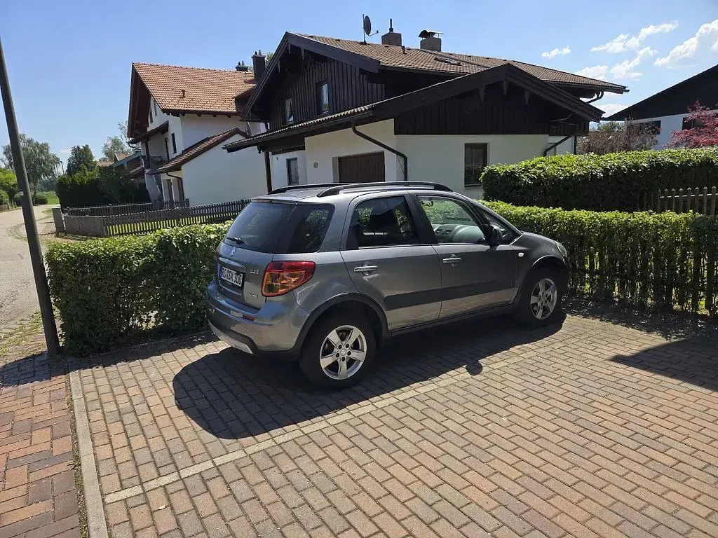 Gebraucht Suzuki SX4 120 PS (88 kW) 2010 Grau SUV