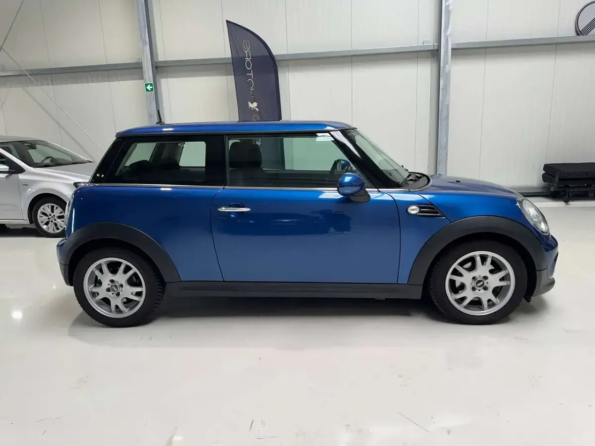 Gebraucht Mini ONE 98 PS (72 kW) 2011 Lightning blue metallic Kleinwagen