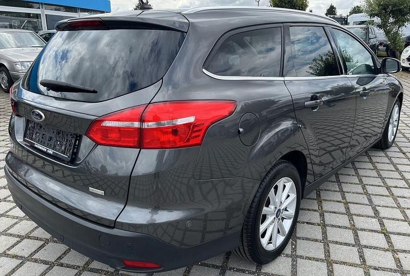 Gebraucht Ford Focus Titanium 125 PS (91 kW) 2018 Grau Limousine