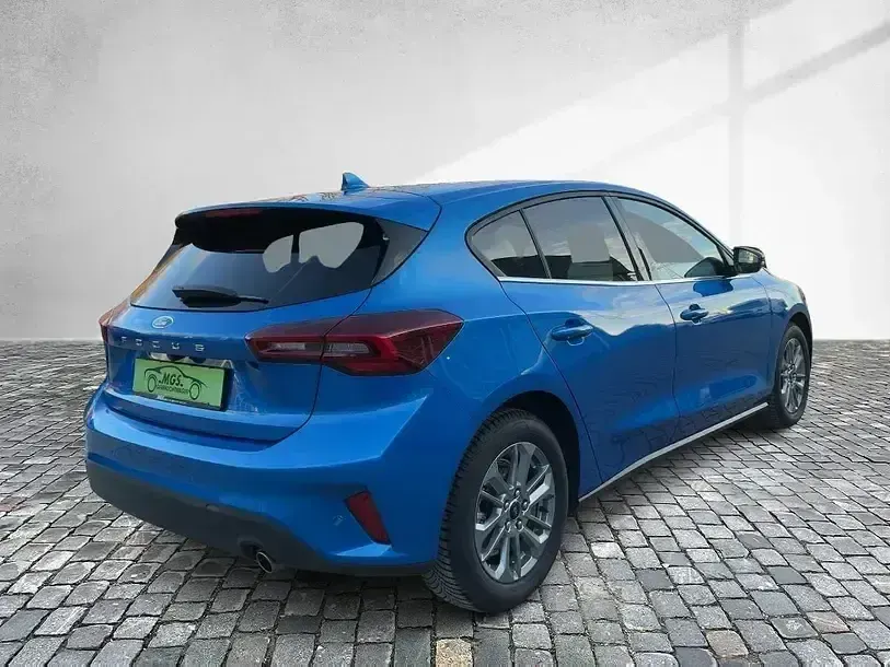 Gebraucht Ford Focus Titanium 125 PS (91 kW) 2024 Desert island blue metallic Limousine