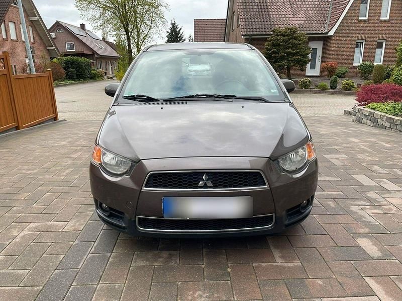 Gebraucht Mitsubishi Colt Edition 95 PS (69 kW) 2011 Braun Kleinwagen