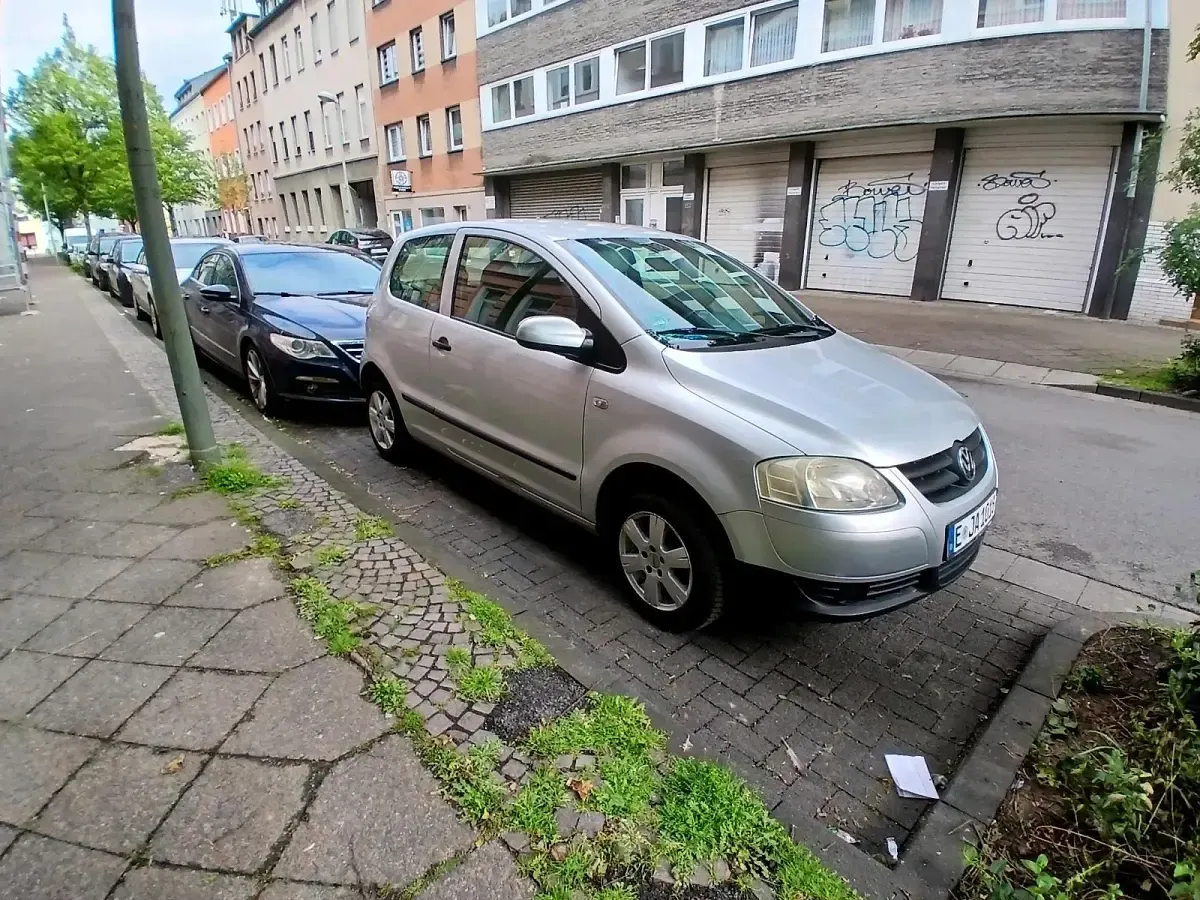 Używany VW Fox 55 KM (40 kW) 2005 Szary Hatchback