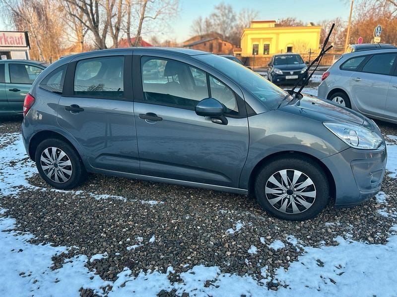 Grau Gebraucht 2011 Citroën C3 Limousine | 4.390 € - Bild 1/4