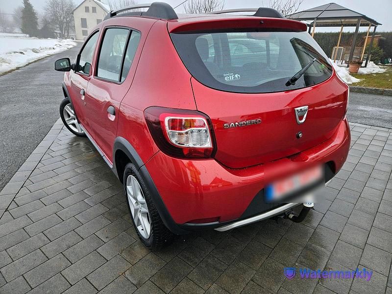 Gebraucht Dacia Sandero Stepway 90 PS (66 kW) 2015 Rot Limousine