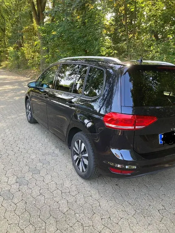 Gebraucht VW Touran Move 122 PS (89 kW) 2024 Schwarz Van / Kleinbus