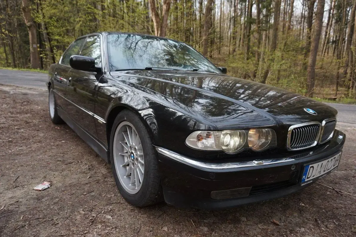 Gebraucht BMW 750 Sport Line 326 PS (239 kW) 2000 Schwarz Limousine