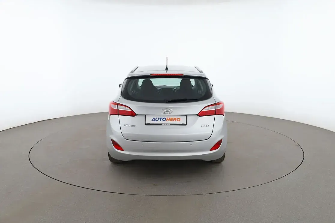 Gebraucht Hyundai i30 Comfort 101 PS (74 kW) 2017 Silber Kombi