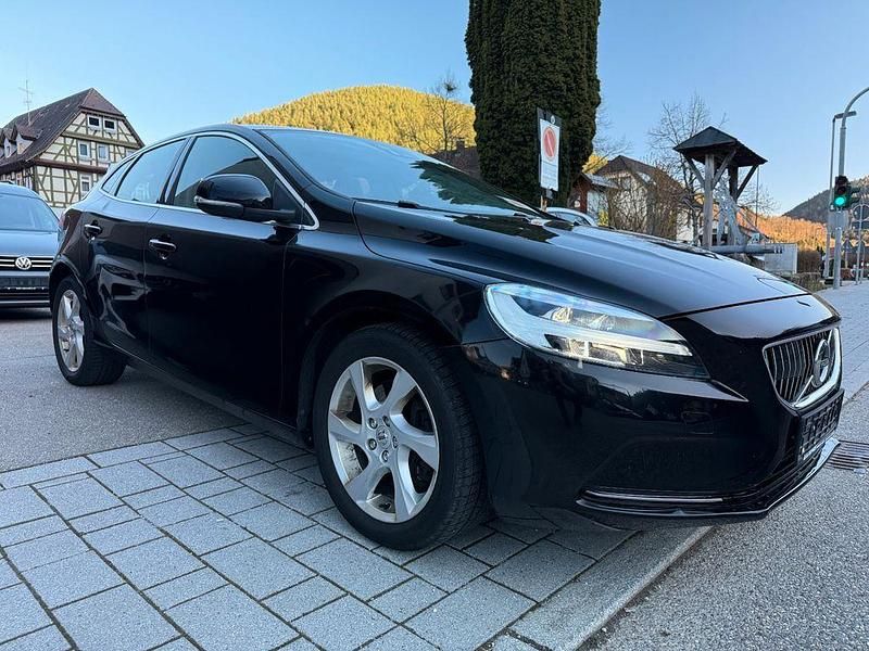 Gebraucht Volvo V40 Inscription 150 PS (110 kW) 2018 Schwarz Limousine
