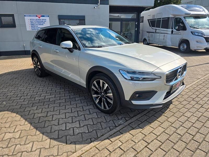 Gebraucht Volvo V60 CC Pro 250 PS (183 kW) 2021 Grau Kombi
