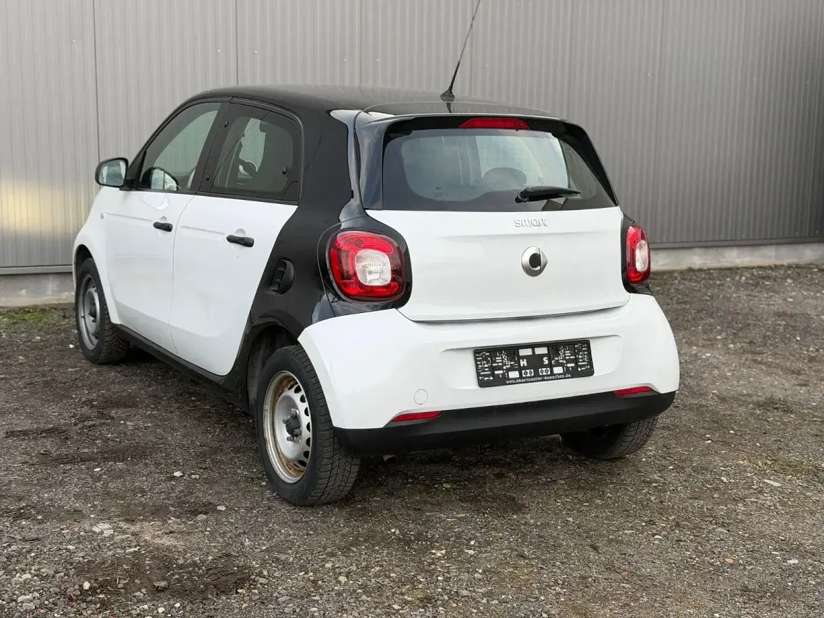 Gebraucht Smart ForFour Basis 71 PS (52 kW) 2019 Schwarz Kleinwagen
