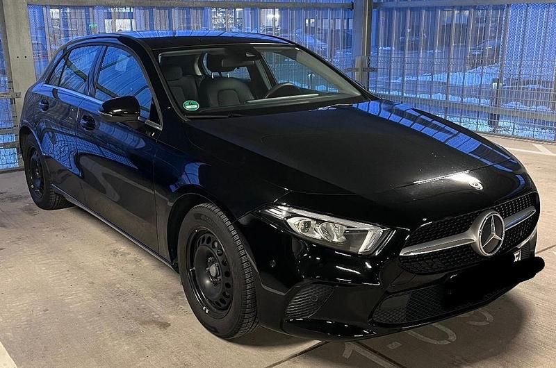 Gebraucht Mercedes A160 109 PS (80 kW) 2021 Schwarz Limousine