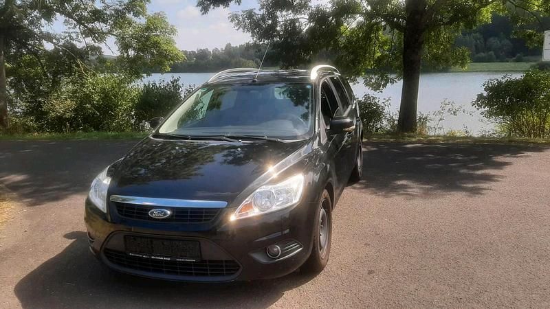 Gebraucht Ford Focus 100 PS (73 kW) 2011 Schwarz Kombi