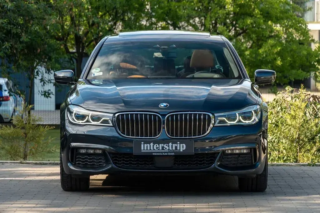 Gebraucht BMW 730 265 PS (194 kW) 2017 Singapur grau metallic Limousine