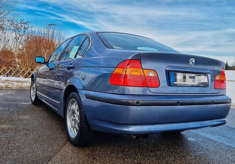 Gebraucht BMW 320 170 PS (125 kW) 2003 Blau Limousine