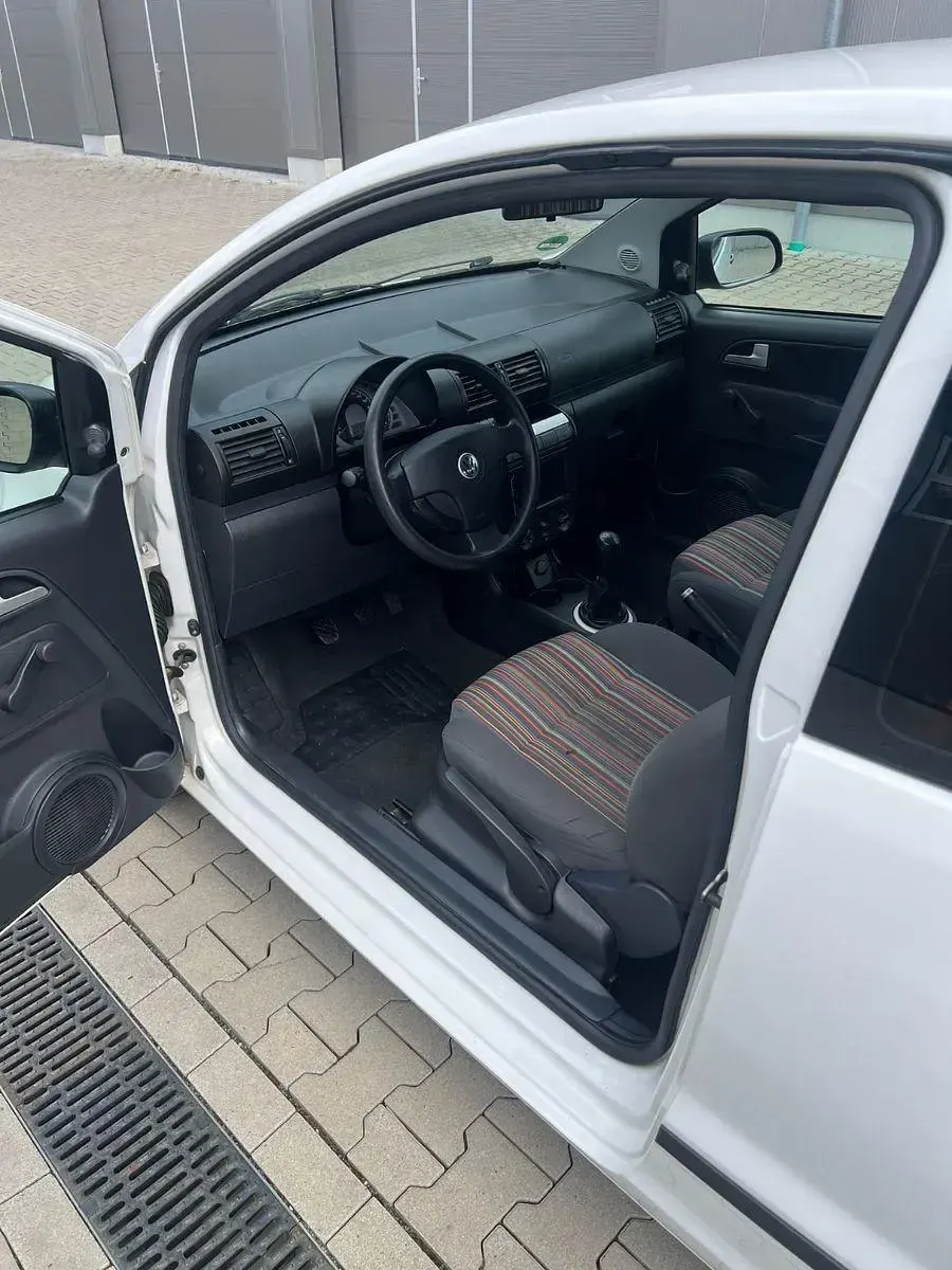 Gebraucht VW Fox 60 PS (44 kW) 2011 Weiß Kleinwagen