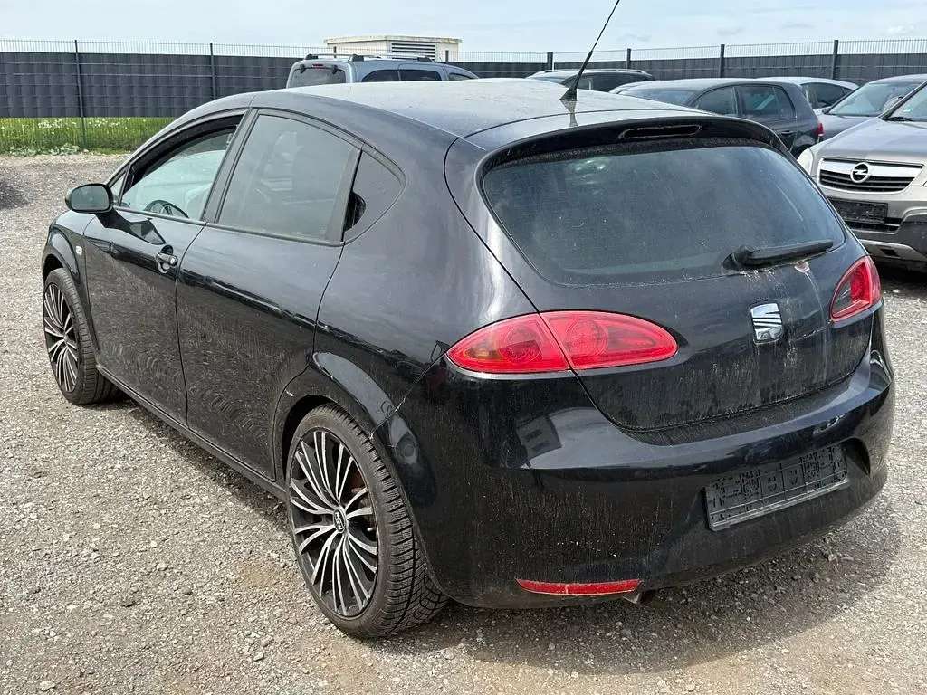 Używany Seat Leon Reference 102 KM (75 kW) 2008 Czarny Hatchback