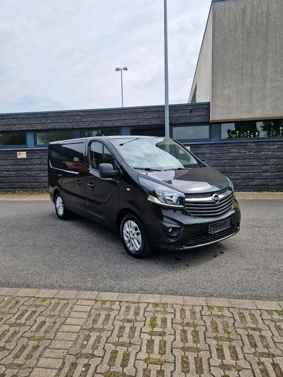 Gebraucht Opel Vivaro 140 PS (102 kW) 2016 Schwarz Van / Kleinbus