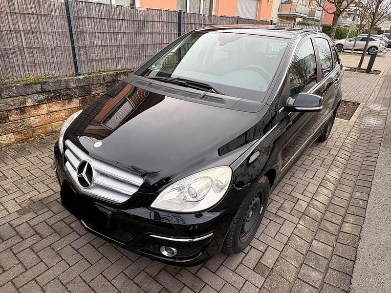 Gebraucht Mercedes B180 116 PS (85 kW) 2010 Schwarz Van / Kleinbus
