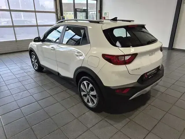 Gebraucht Kia Stonic Vision 84 PS (61 kW) 2024 Weiß SUV