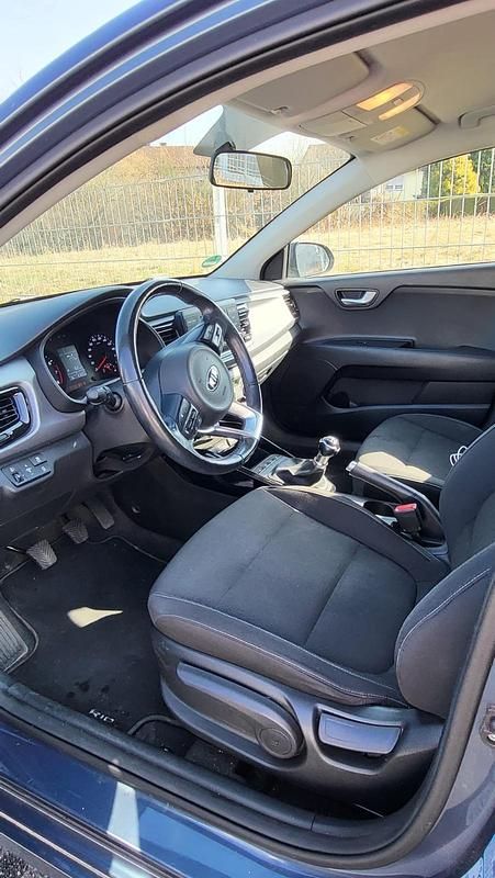 Gebraucht Kia Rio 64 PS (47 kW) 2018 Blau Limousine