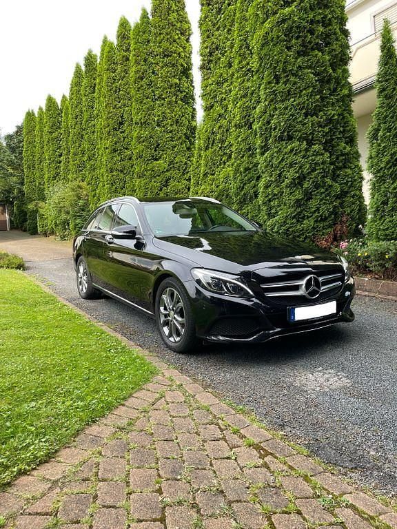 Schwarz Gebraucht 2015 Mercedes C200 Avantgarde Limousine | 16.600 € (Guter Preis) - Bild 1/4