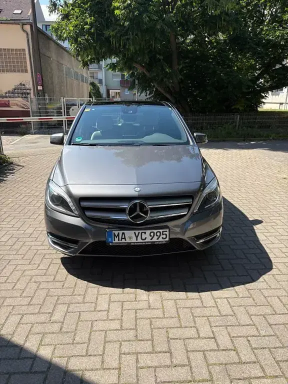 Gebraucht Mercedes B250 211 PS (155 kW) 2013 Grau Kleinwagen