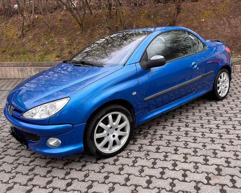 Gebraucht Peugeot 206 CC 109 PS (80 kW) 2003 Blau Cabrio