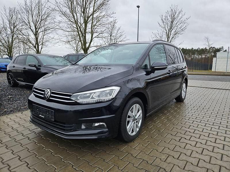 Gebraucht VW Touran Comfortline 150 PS (110 kW) 2023 Schwarz Van / Kleinbus