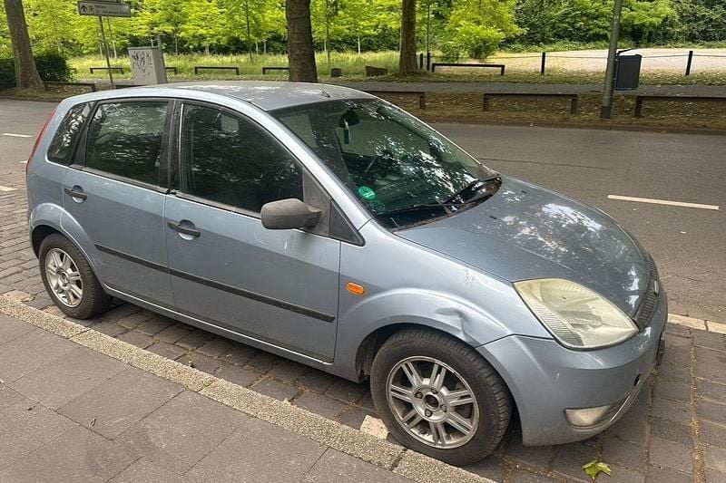 Silber Gebraucht 2006 Ford Fiesta Kleinwagen | 350 € (Guter Preis) - Bild 1/4
