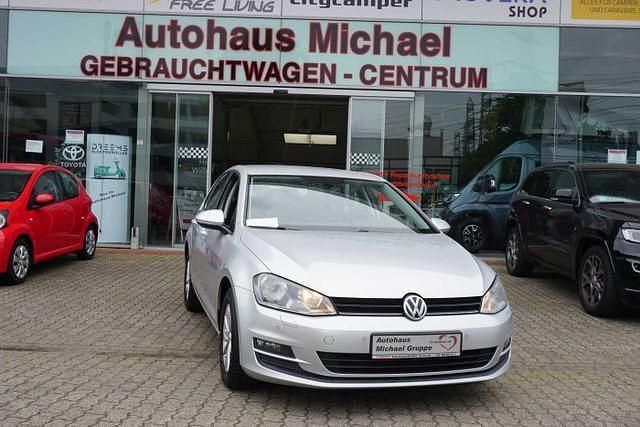 Silber Gebraucht 2015 VW Golf VII Comfortline Limousine | 13.990 € (Fairer Preis) - Bild 1/4